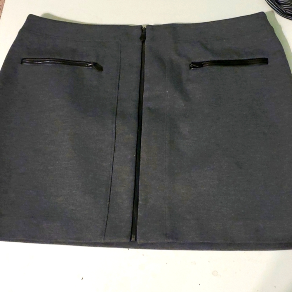White House Black Market women's 14 grey full zip front mid skirt